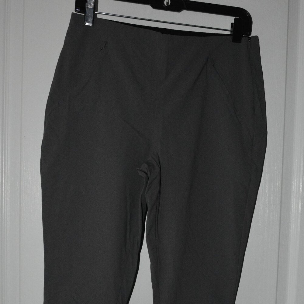 Duluth Trading Co Women's Pants Short size 8